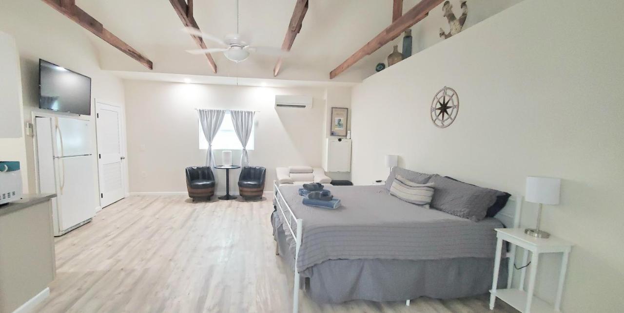 King Size Sassy Studio St. Petersburg Luaran gambar